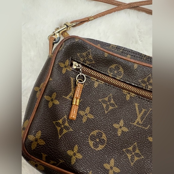 Louis Vuitton crossbody bag - Picture 2 of 5